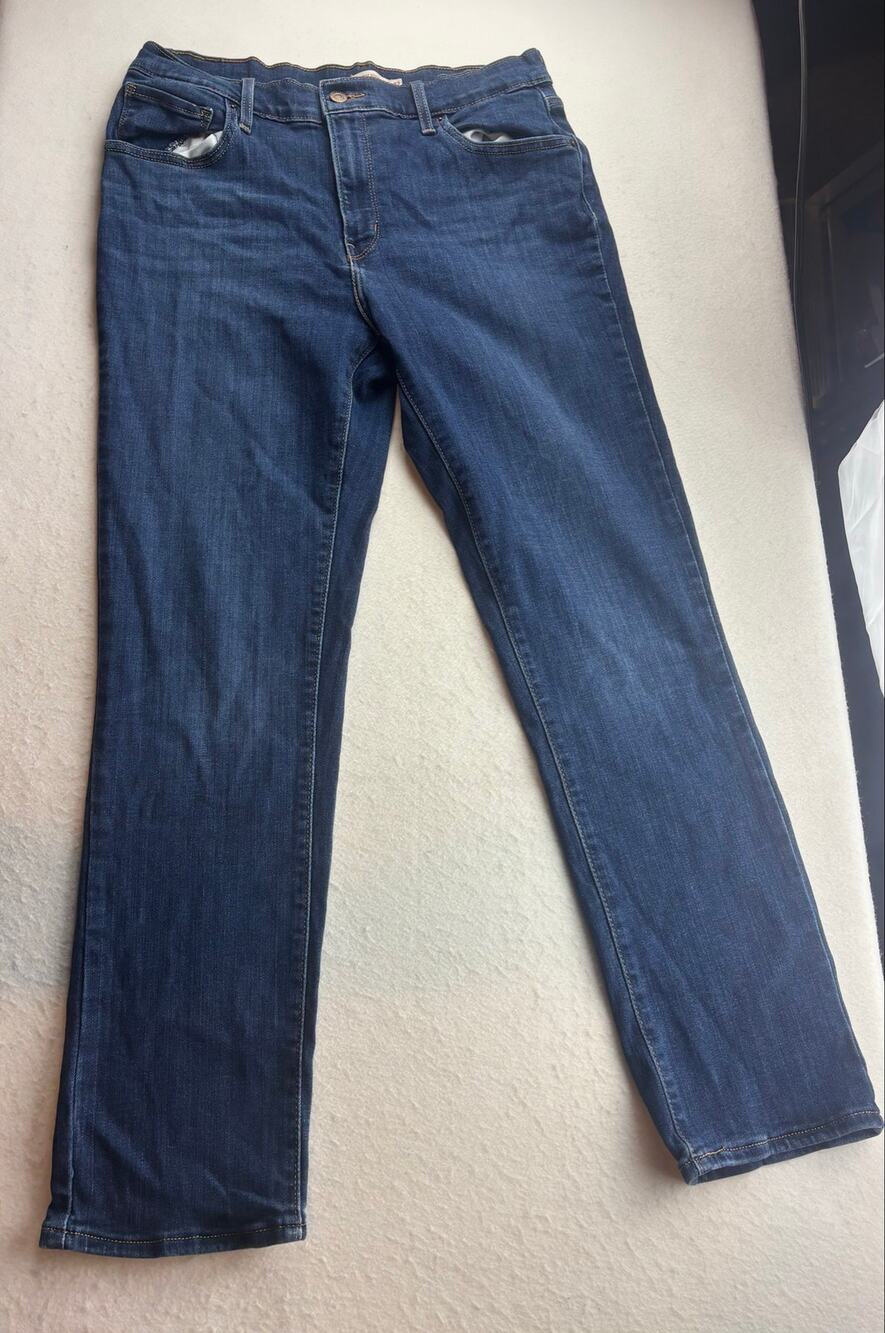 Levi's 724 High Rise Straight Blue Jean Size 32